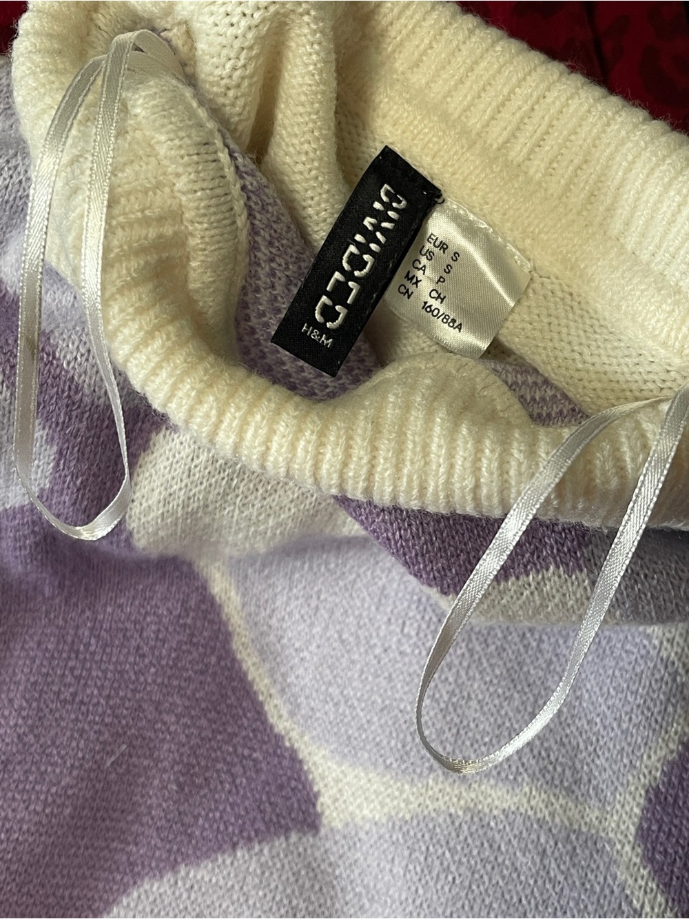 H&M Cream and Lavender Crew Neck Patterned Sweater
